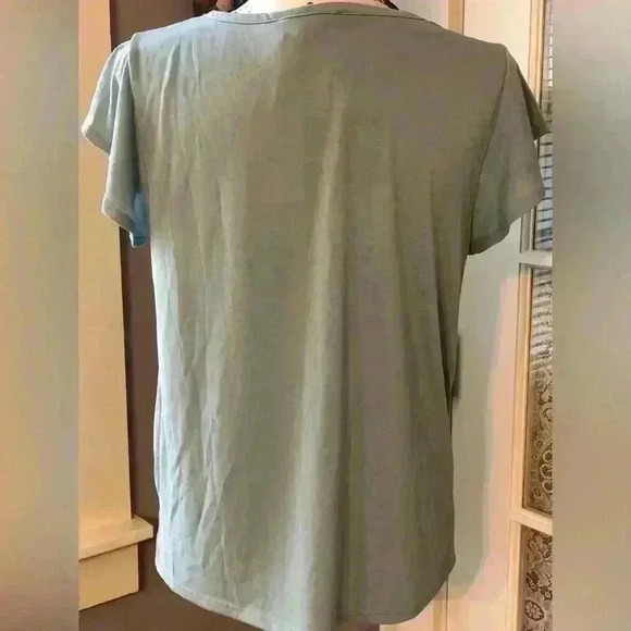 Cute top - Picture 2 of 6